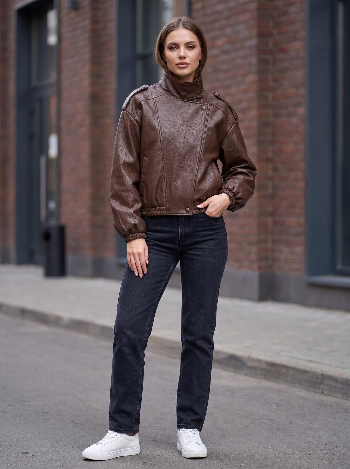 Giacca Donna in Ecopelle con Collo Alto e Vestibilità Oversize