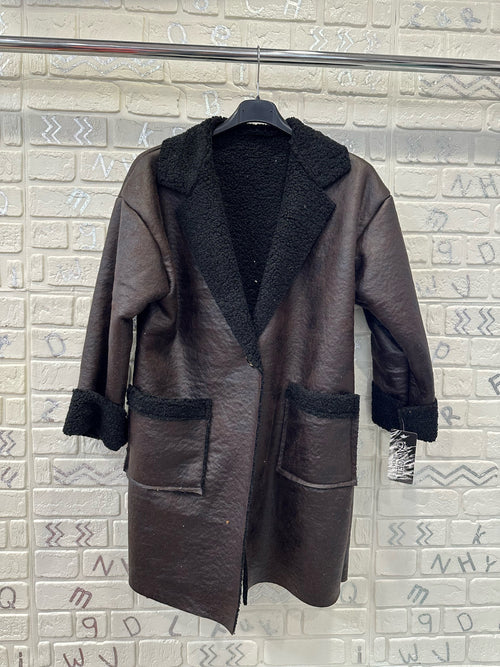 Cappotto corto in ecopelle con interno peluche – taglia unica